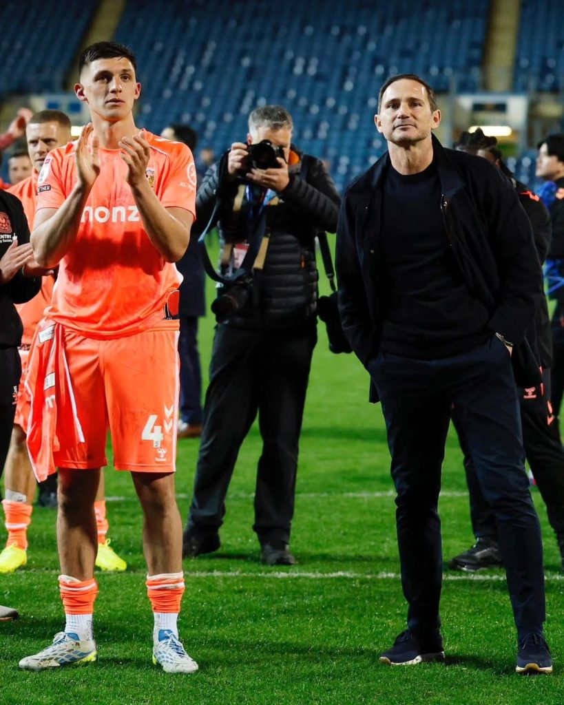 IMG_8619-819x1024 Premier League : Frank Lampard ramène Coventry City dans l’élite après 25 ans d’absence.